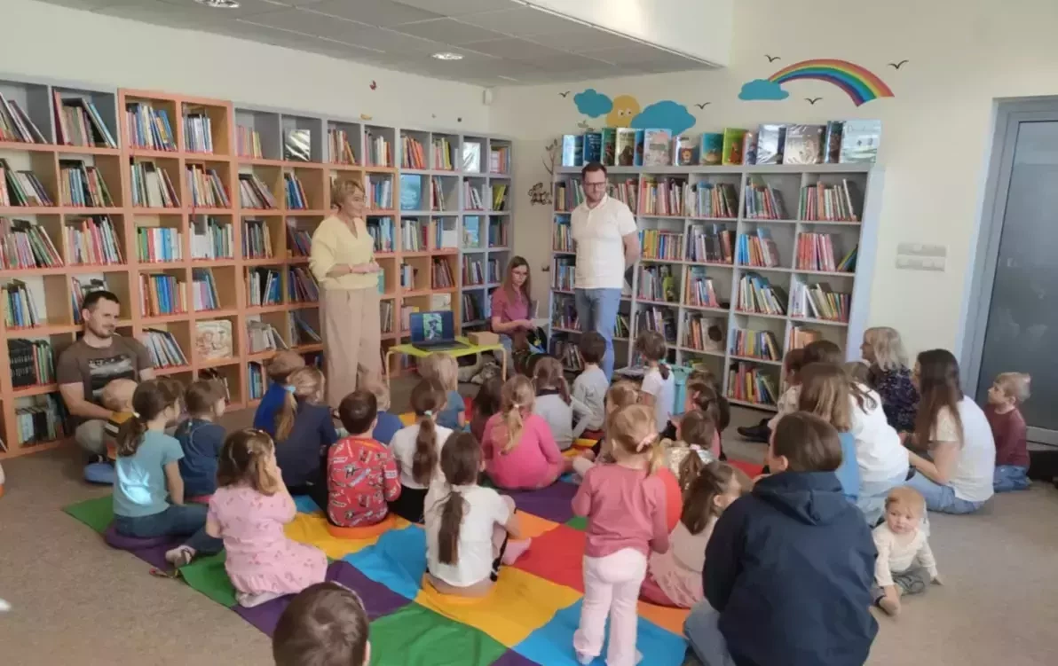 Zdjęcie do Dzień Książki dla dzieci - spotkanie autorskie z psem Preclem i Martą Maj
