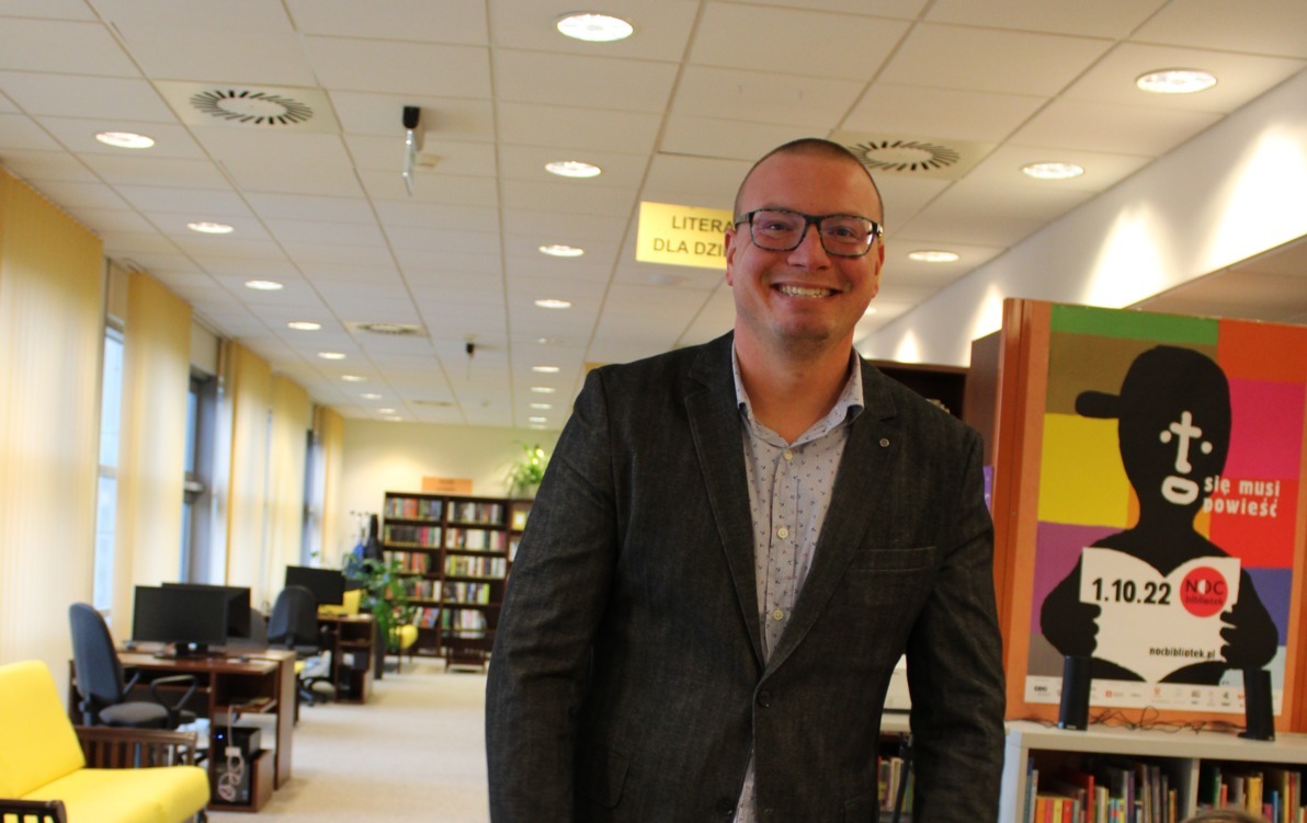 Zdjęcie do Noc Bibliotek - Spotkanie autorskie z Pawłem Majem